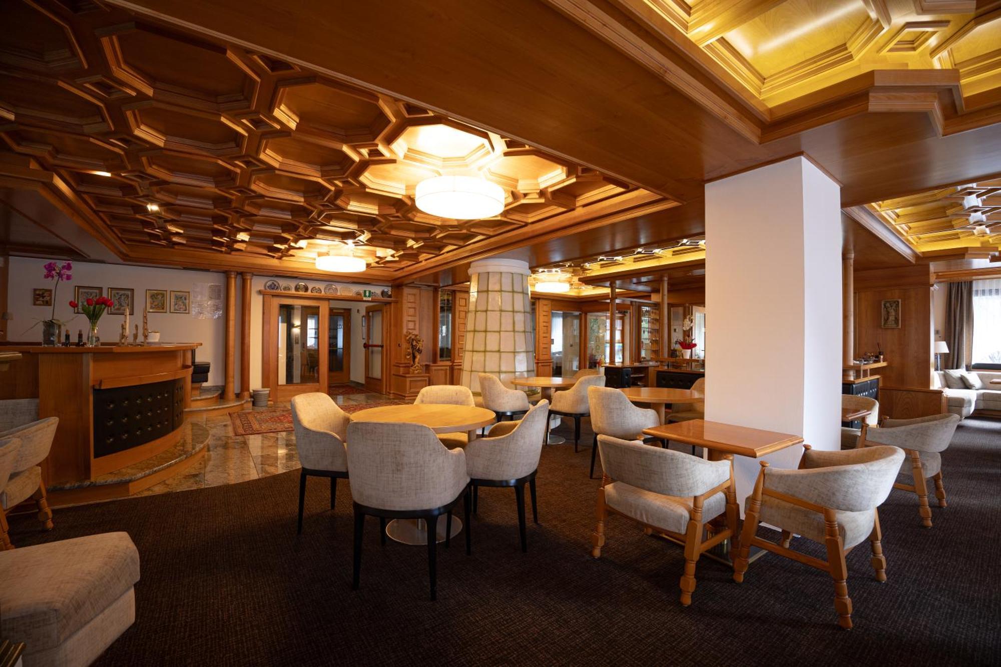 Hotel Engel Canazei Eksteriør billede