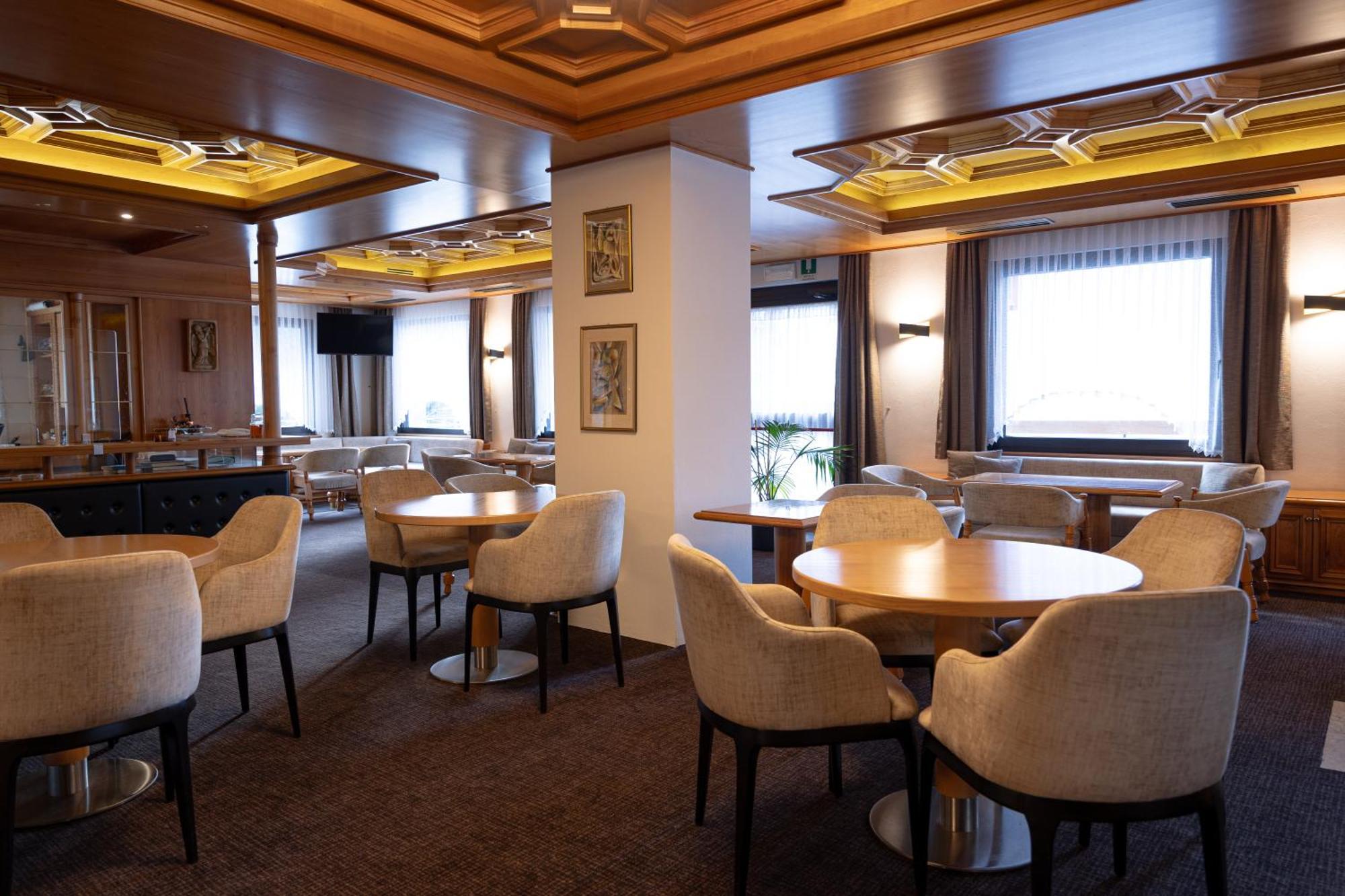 Hotel Engel Canazei Eksteriør billede